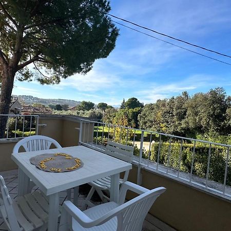 N185 - Numana, Meraviglioso Trilocale Con Terrazzo E Piscina 외부 사진