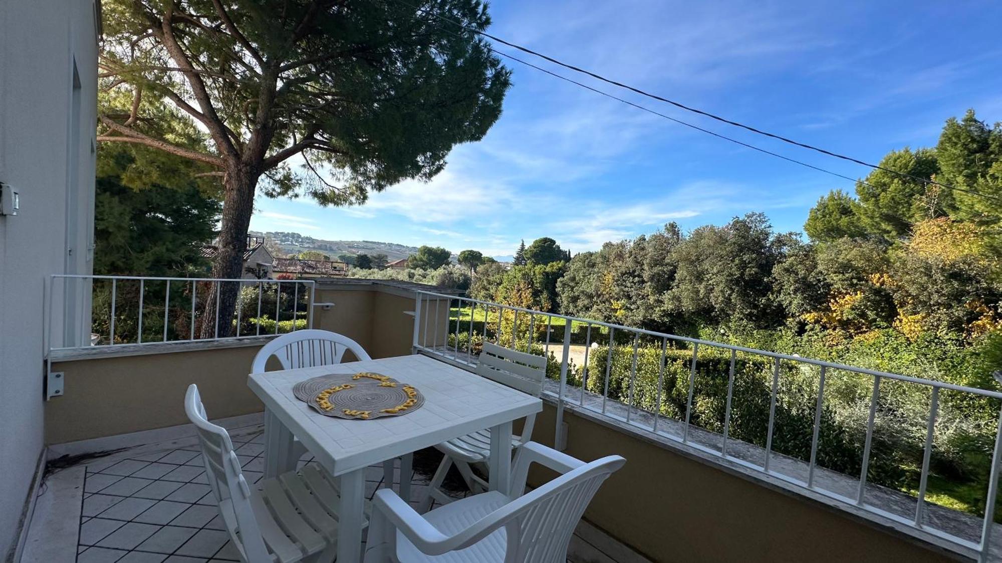 N185 - Numana, Meraviglioso Trilocale Con Terrazzo E Piscina 외부 사진